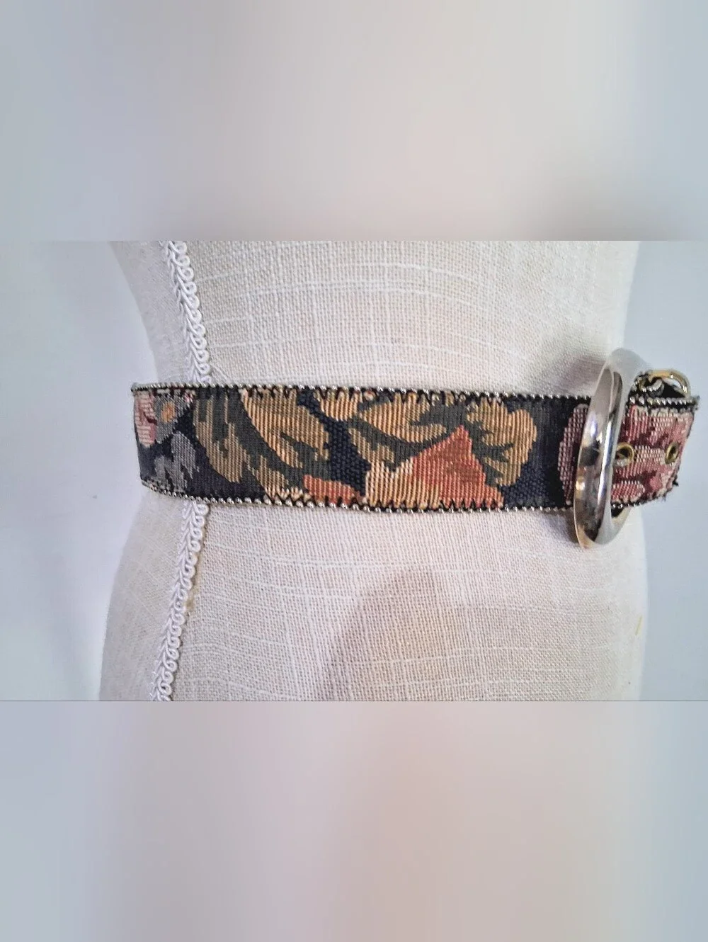Vintage Floral Tapestry Belt - Beaded Detailed Edges - Leather - ML